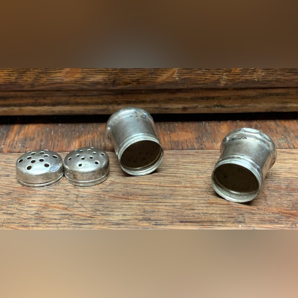 Early 20th Century Antique Sterling Silver Miniature Salt & Pepper Shakers - Picture 13 of 13